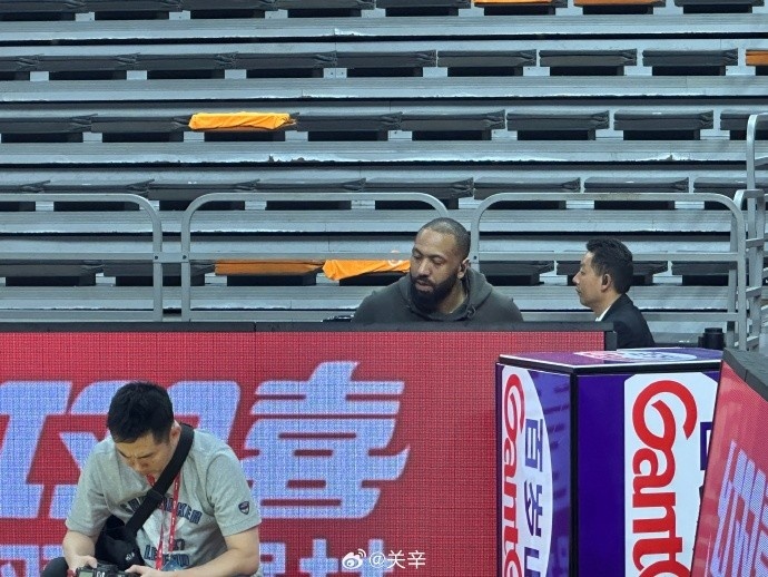 今晚不打？廣東主場迎戰(zhàn)廣廈 吉倫沃特一身便裝現(xiàn)身球館