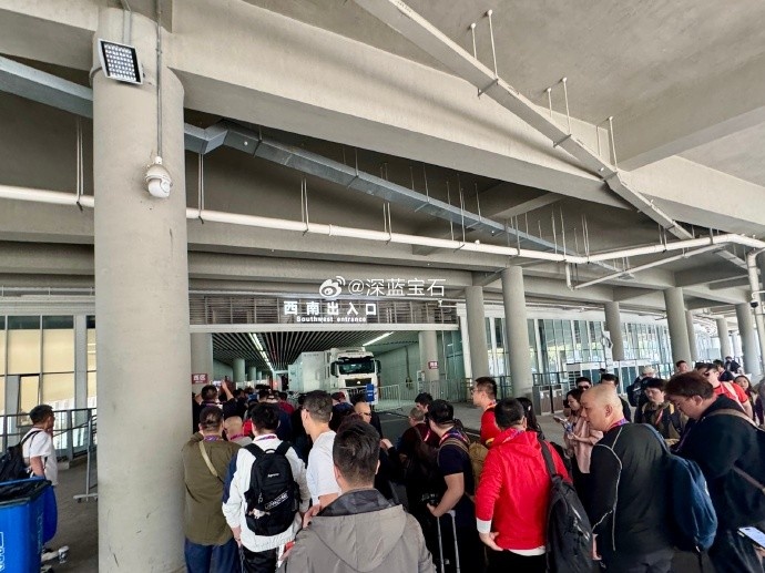 盛況空前！記者曬照：距離中澳之戰(zhàn)還有三小時，現(xiàn)場記者已超百名