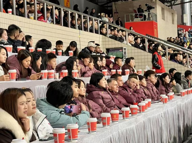 北青體育：中國女足現(xiàn)身中甲賽場，觀看重慶銅梁龍vs遼寧鐵人