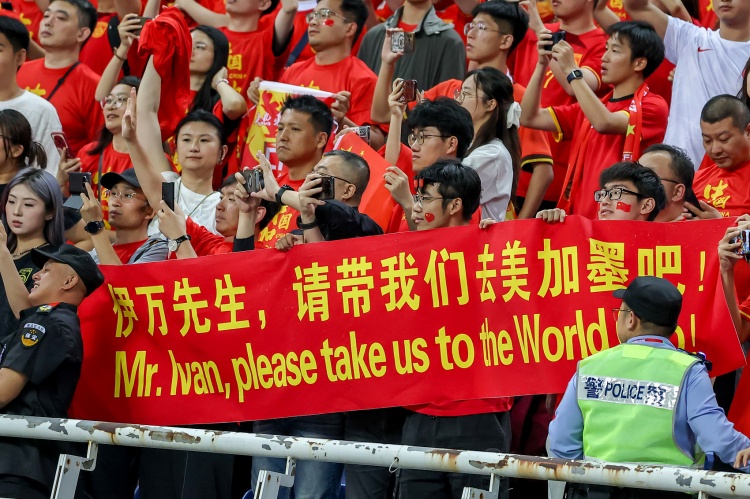 主力后腰停賽，逼迫伊萬(wàn)放棄菱形中場(chǎng)？塞鳥(niǎo)奇兵作用或是搶分關(guān)鍵