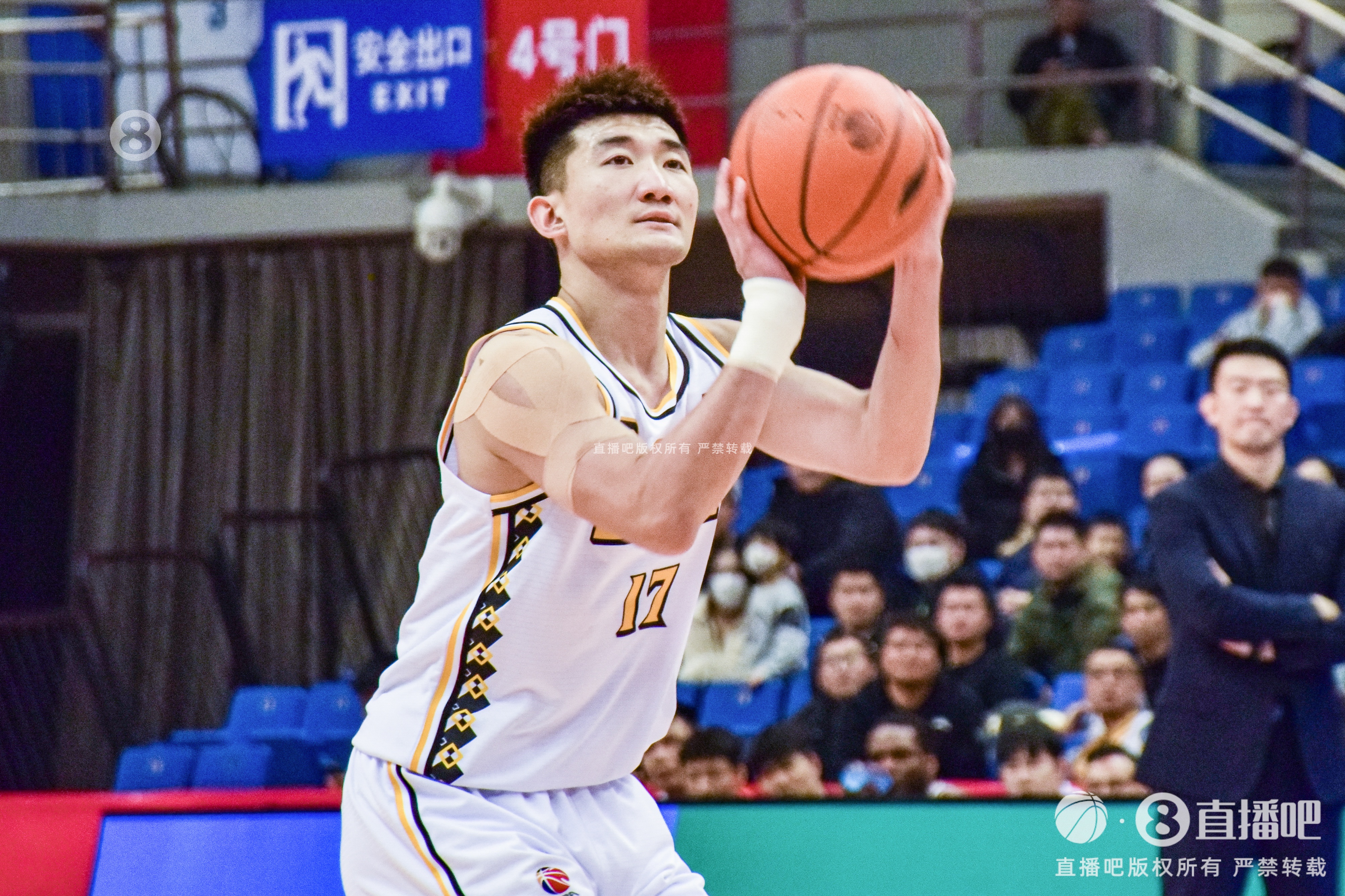 早日康復！探長：孫銘徽已經(jīng)脫掉保護靴 可以正常走路