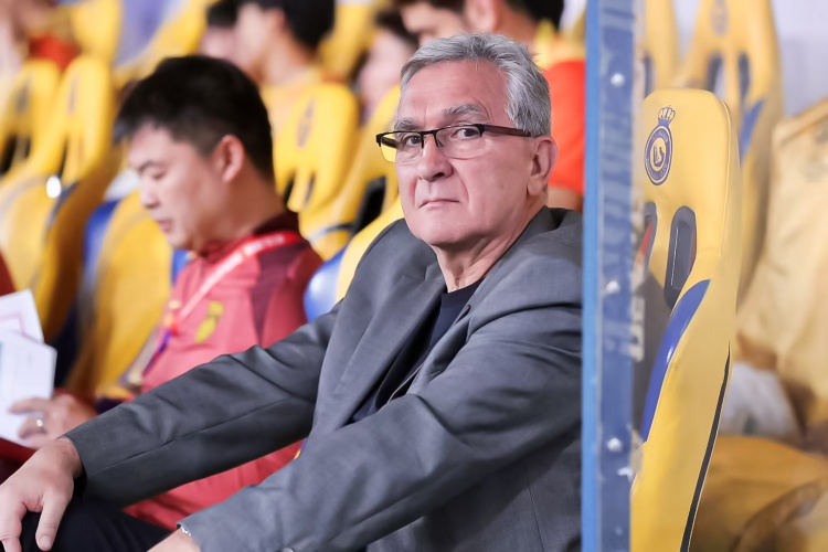 媒體人：國(guó)足變陣4231可能性不大，陣中僅3人能打后腰不夠用